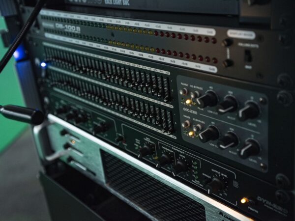 Omnitronic GEQ-2310 Equalizer 2 x 31-Band Graphic EQ *B-STOCK* - Image 5
