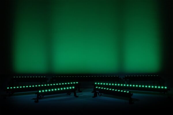 4x Showtec Sonus Bar 8B Battery RGBW 1M LED Light Bar - Image 12