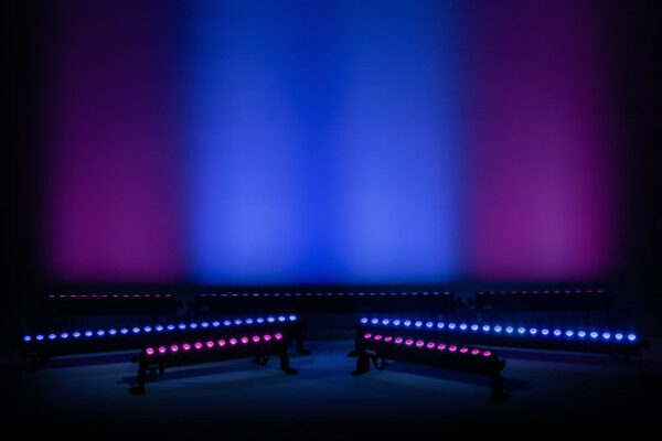 4x Showtec Sonus Bar 8B Battery RGBW 1M LED Light Bar - Image 11