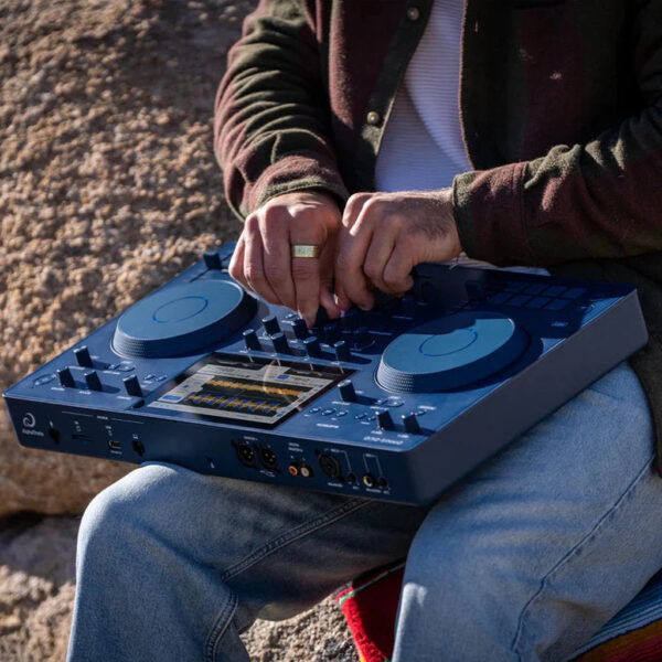 AlphaTheta Omnis Duo 2-deck Portable Battery-Powered All-in-One DJ System with Bluetooth - Image 9